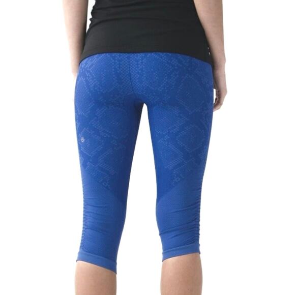 Lululemon | In The Flow Crop II Heathered Sapphire Blue Snakeskin Pattern - Picture 4 of 13